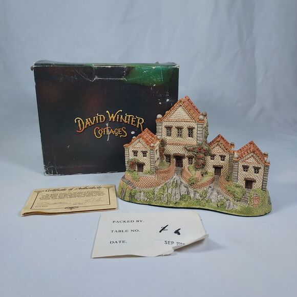 David Winter 1983 Alms Houses Cottage Sculpture England W/ COA Box Vintage - Picture 1 of 9
